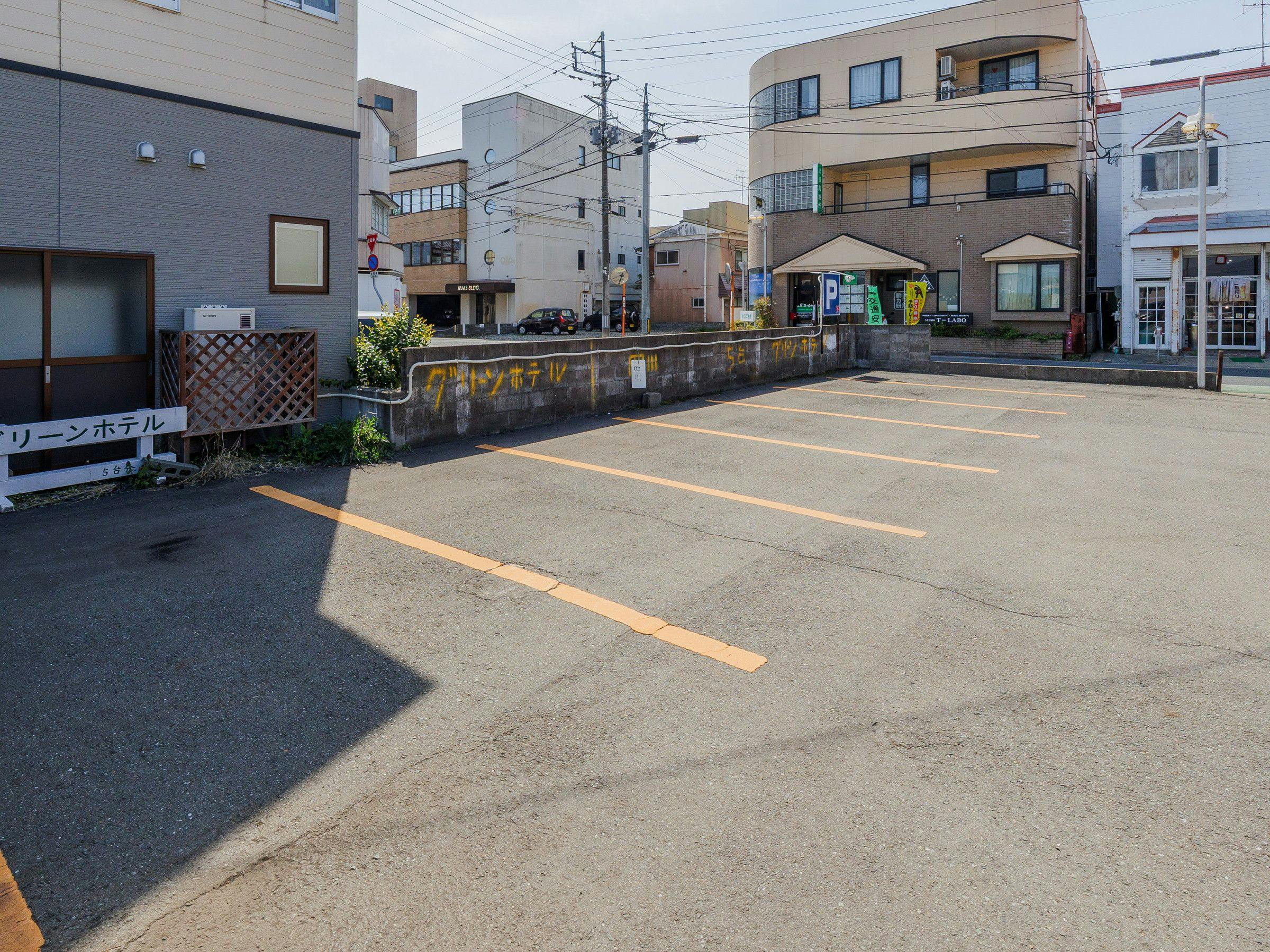 【ที่จอดรถ】ที่จอดรถแบบลานราบภายในพื้นที่