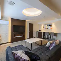 【สวีท】ห้องนั่งเล่น + ห้องนอน