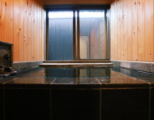 香花灯■鉄平石半露天風呂