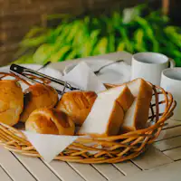 *อาหารเช้าเบาๆ ฟรี