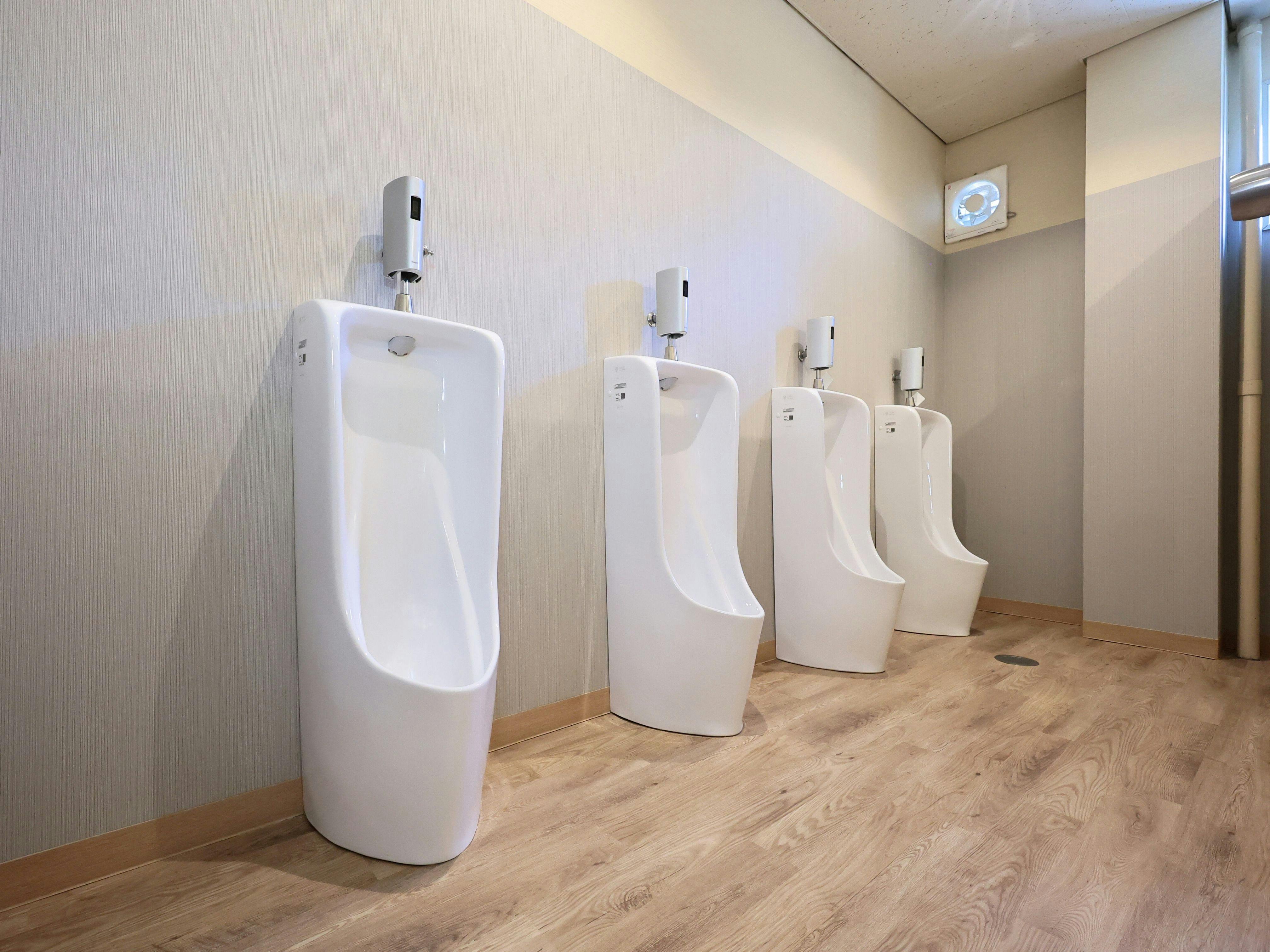 남성용 화장실 시설