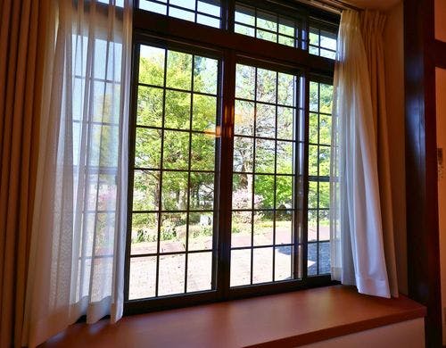 客室内テレビと冷蔵庫