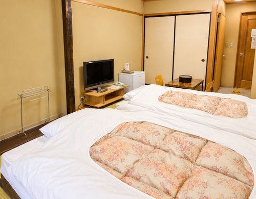 温もりを感じるシンプルで快適な和客室
