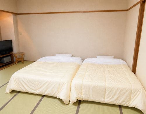 客室内テレビと冷蔵庫
