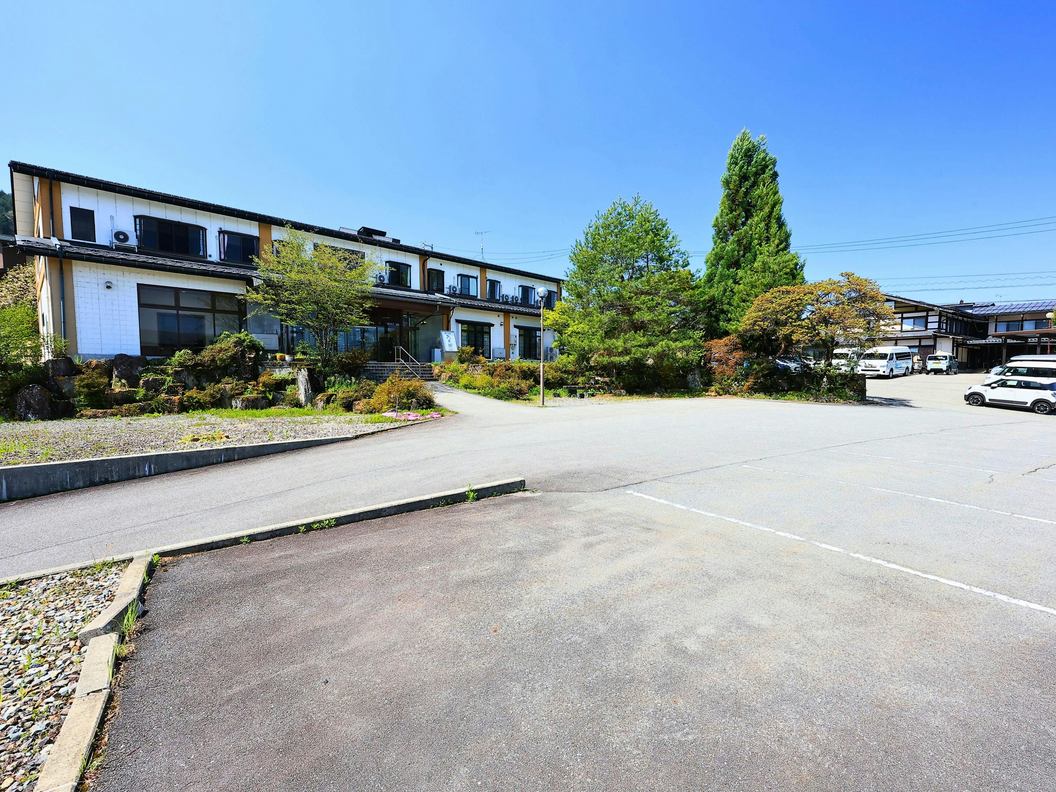 넓고 안심할 수 있는 주차 공간