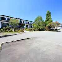 넓고 안심할 수 있는 주차 공간