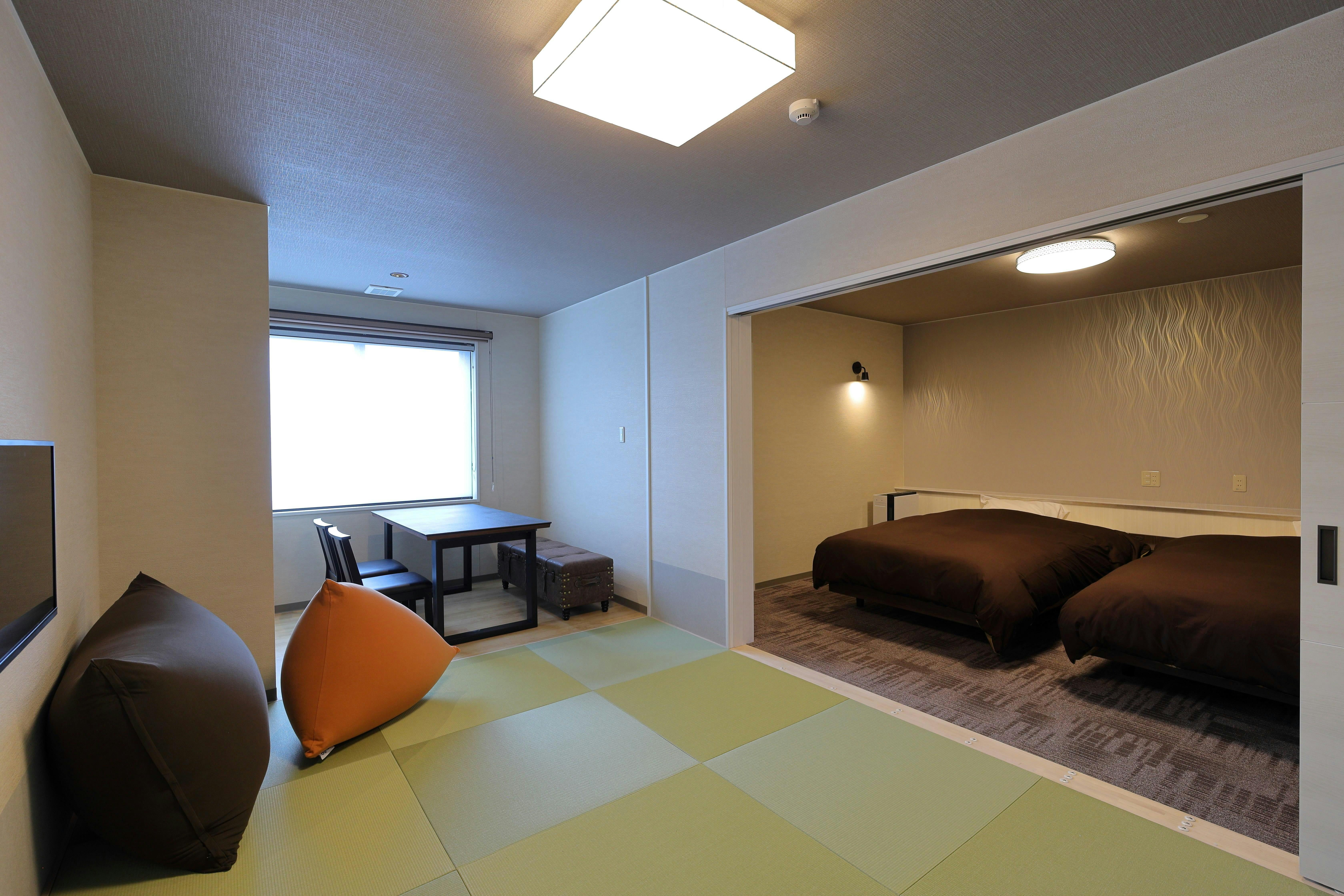 ห้องพักสไตล์ญี่ปุ่นและตะวันตก (เตียงเซมิ-ดับเบิล)