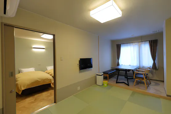 ปรับปรุงใหม่ในปี 2025 ห้องพักสไตล์ญี่ปุ่นและตะวันตกขนาด 20 เสื่อ ท่านสามารถนำสัตว์เลี้ยงเข้าพักได้