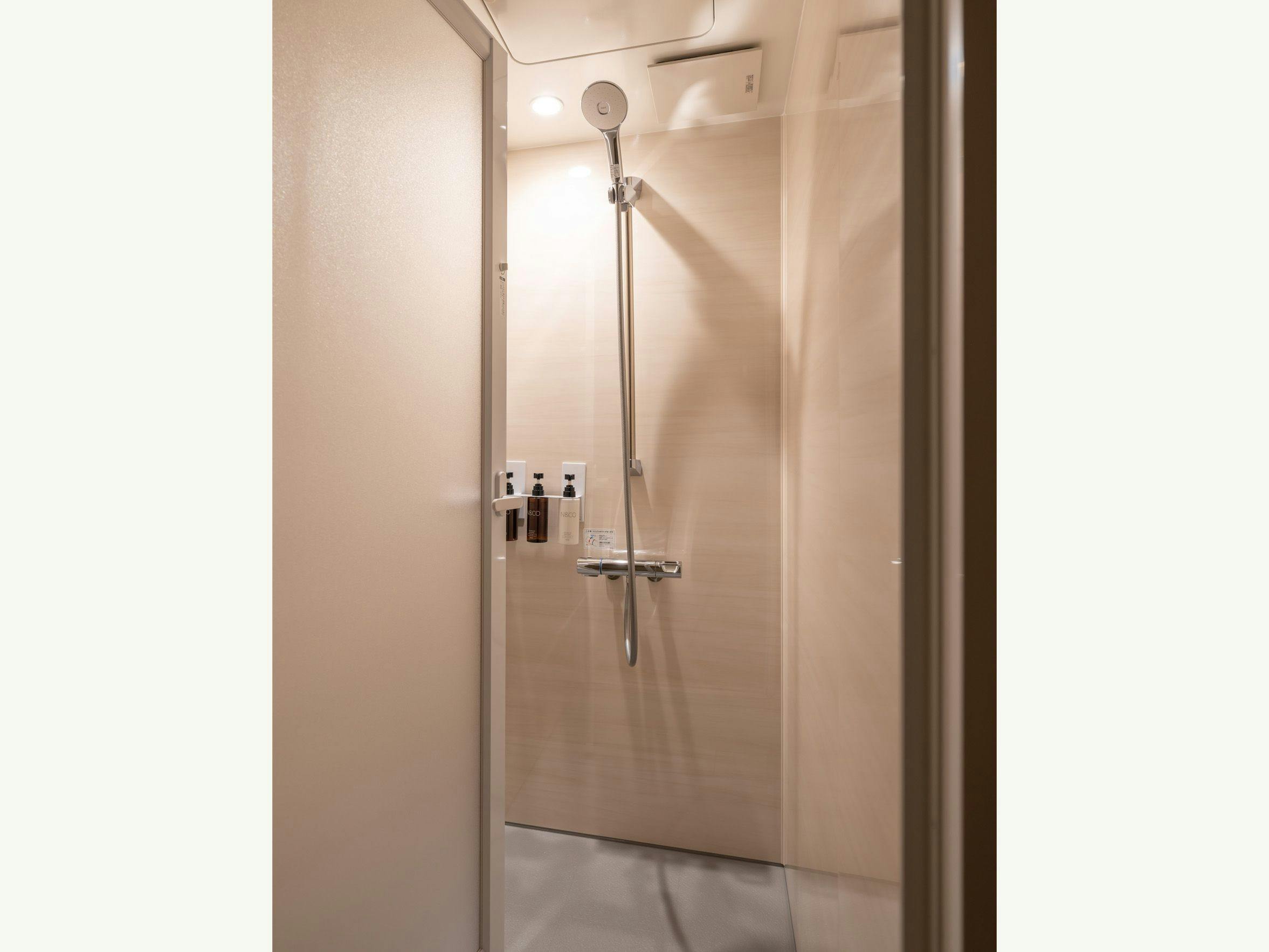 ห้องอาบน้ำฝักบัวสำหรับล้างตัวอย่างรวดเร็ว