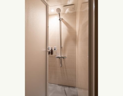 サッと汗を流せるシャワーブース