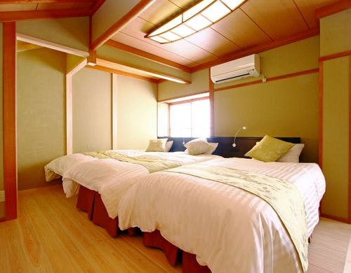 225◆ベッドはシモンズ社製です。