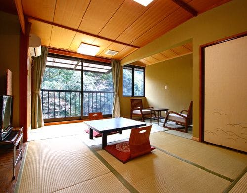 川側和室◆静かな時が流れる和室です。