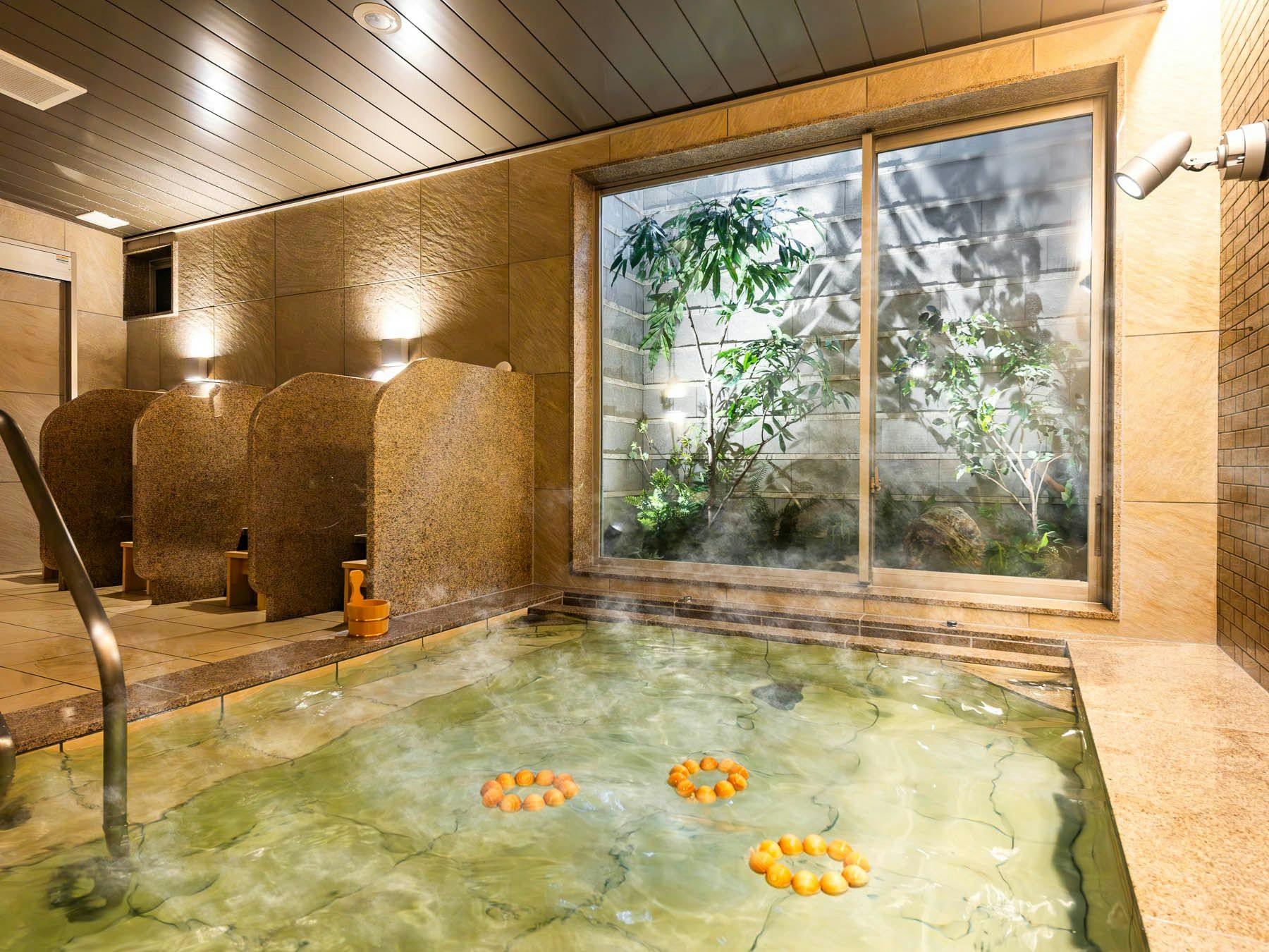 น้ำพุร้อนธรรมชาติ "เอนะเคียวโนะยุ" (ฝั่งผู้หญิง)