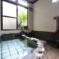 น้ำพุร้อนแบบไหลผ่าน