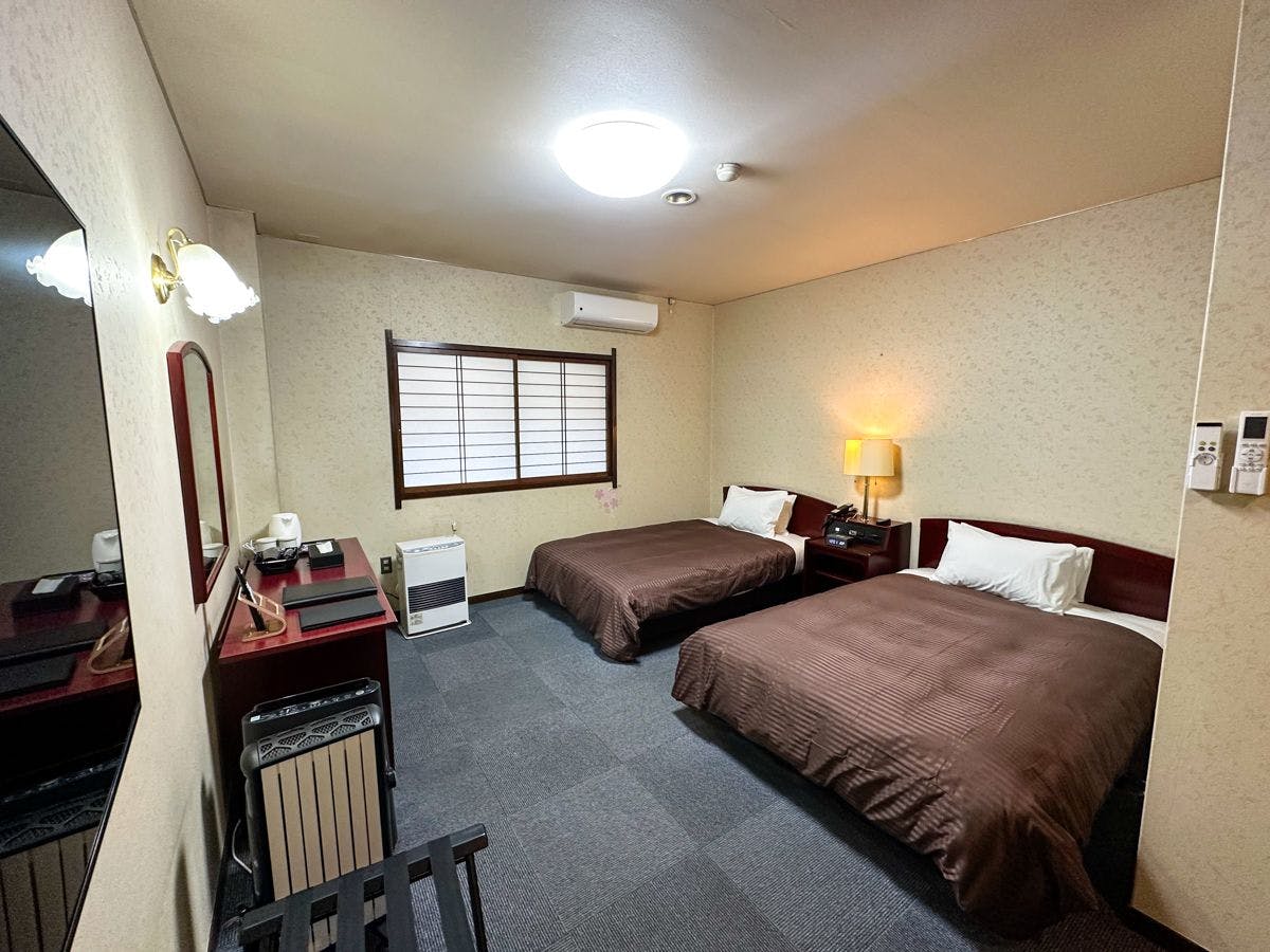 【ห้องพักสไตล์โมเดิร์นเตียงคู่】ขนาด 24 ตารางเมตร พร้อมห้องน้ำและอ่างอาบน้ำ