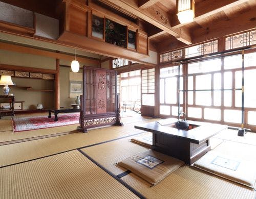 1階には囲炉裏もございます