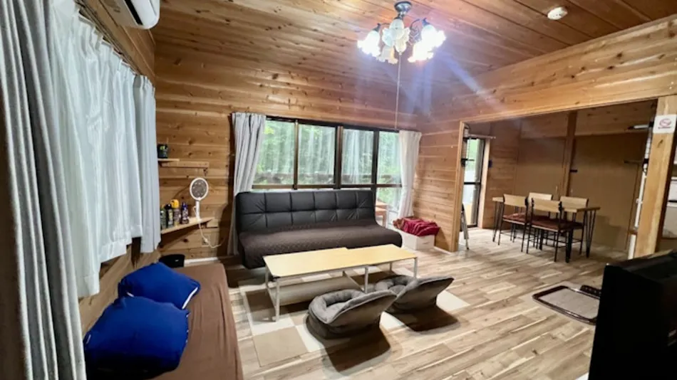 L&B Doggy Cottage