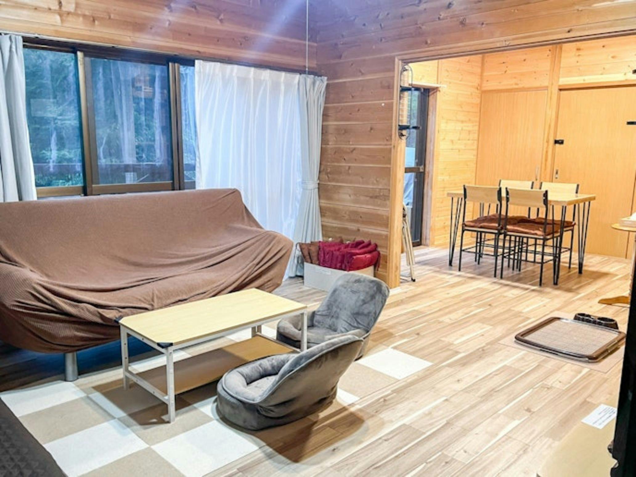 L&B Doggy Cottage