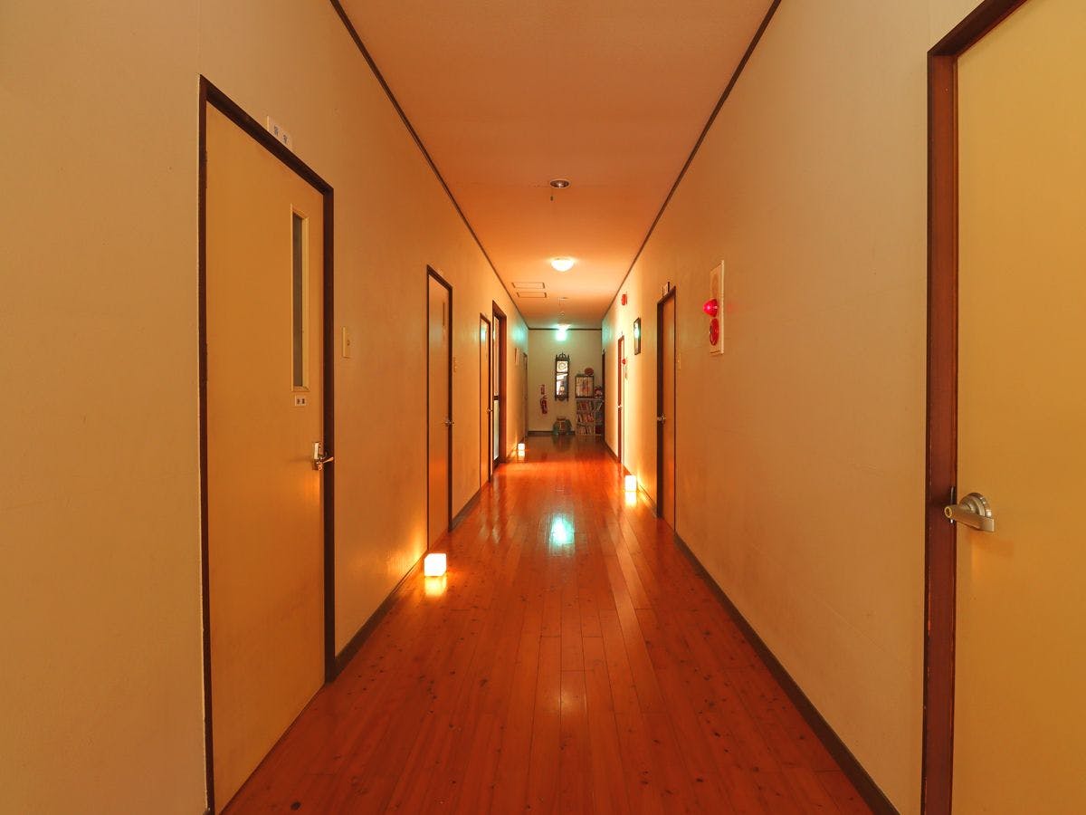 Area dalam gedung & koridor