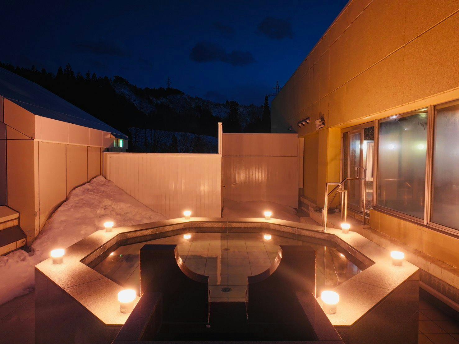 Kolam air panas terbuka