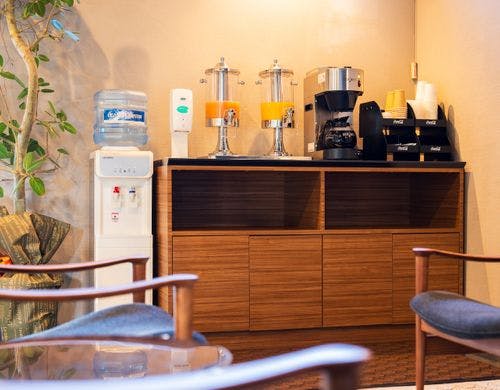 ロビーのフリードリンク