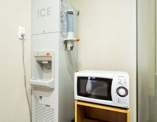 製氷機、電子レンジ