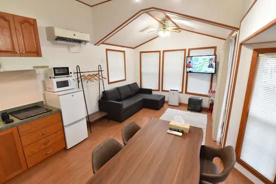 ห้องนั่งเล่น สามารถผ่อนคลายได้อย่างสบาย ๆ พร้อมน้องหมา