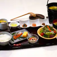 【ชุดอาหารเช้า】กำกับดูแลโดย เคนอิจิ ชินเอะ แห่งยูฟุอิน ซันโชโร