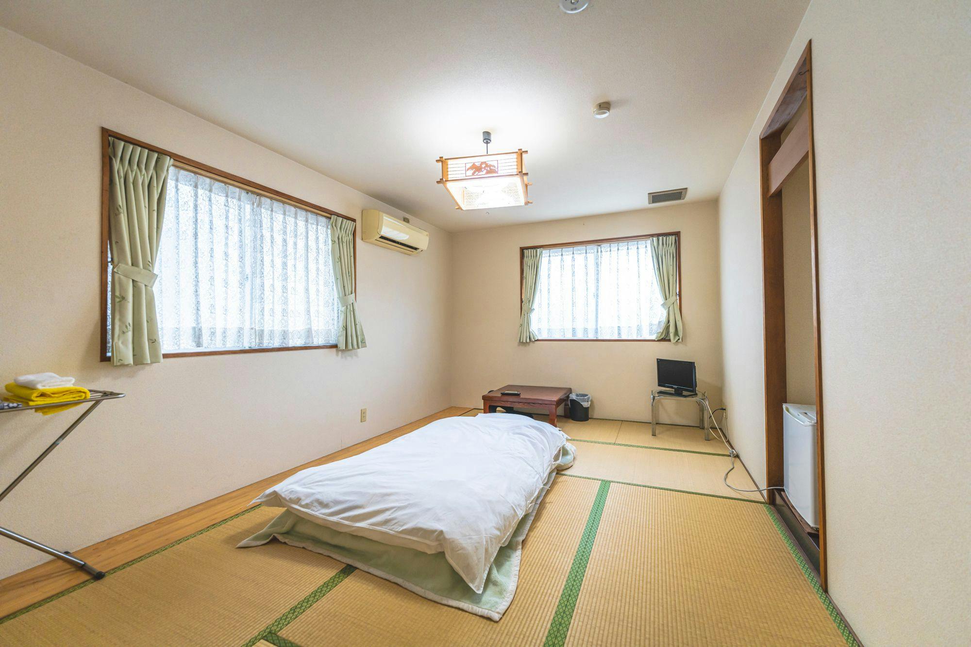 ห้องสไตล์ญี่ปุ่น ขนาด 6–8 เสื่อทาทามิ พร้อมห้องน้ำและสุขาในตัว