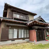 ภาพภายนอกบ้านหลักของบ้านชิโอะฮานะ