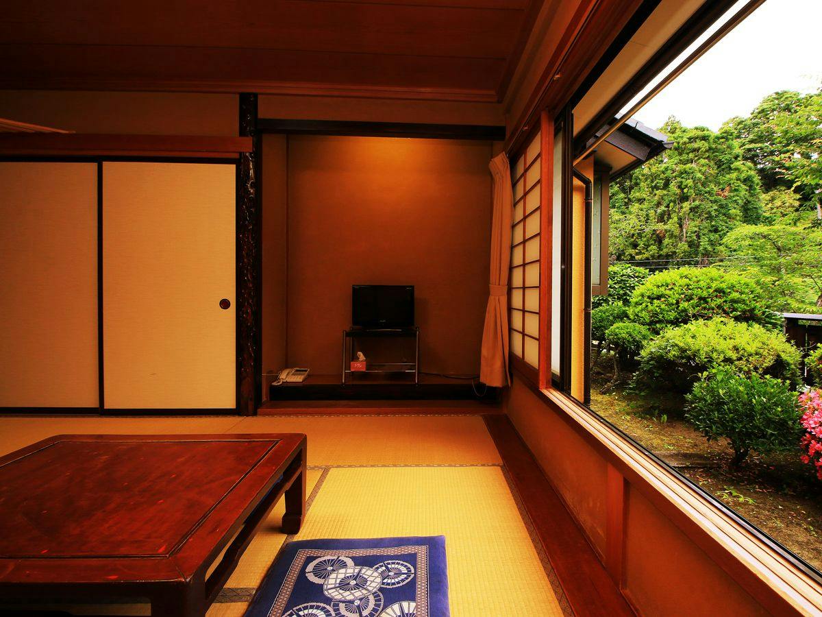 8-Tatami Japanese-Style Room  
A Garden Spreading Out Right Before Your Eyes