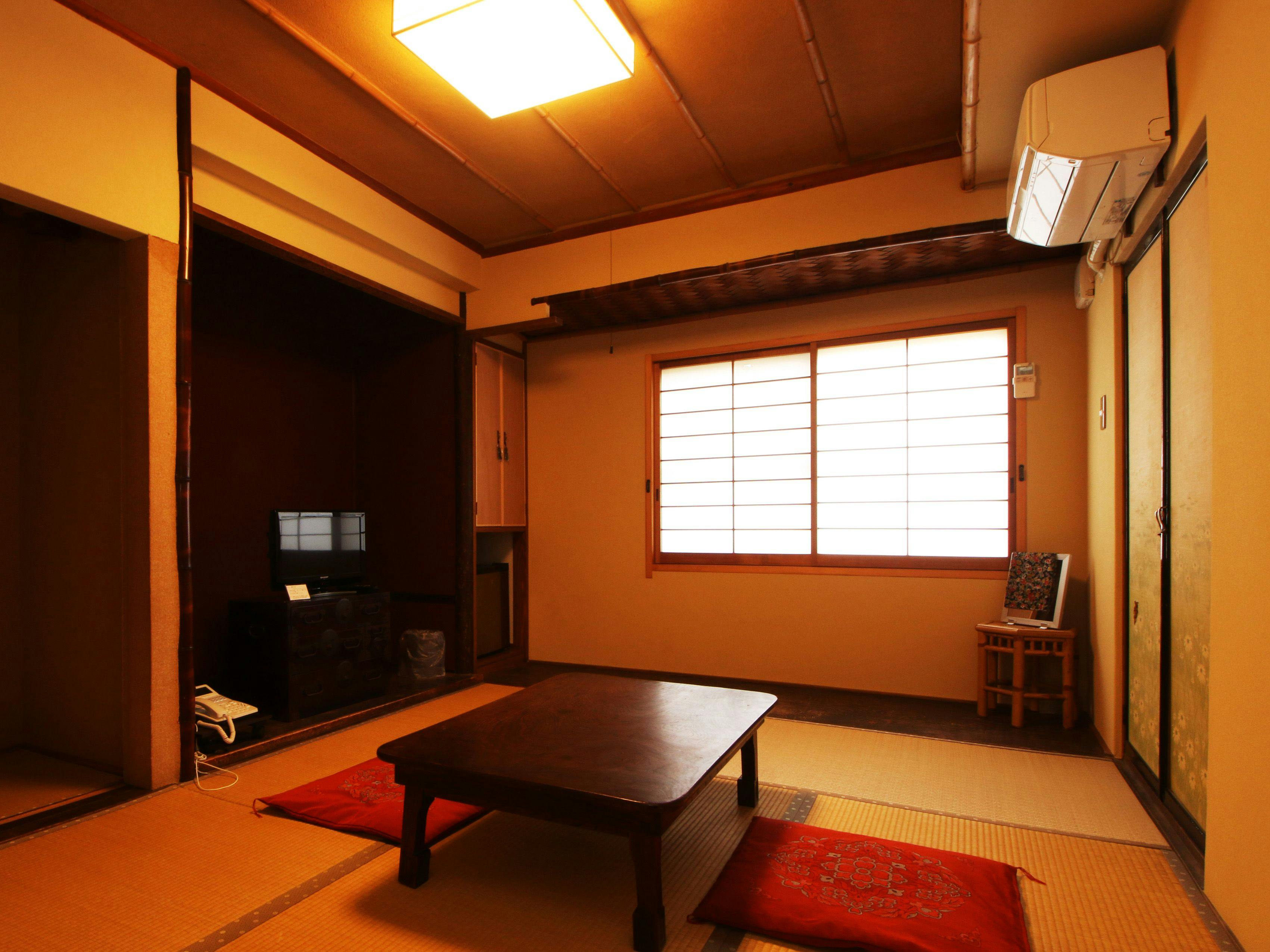 Perfect for Solo Travelers and Business Trips! 6-Tatami Japanese-Style Room