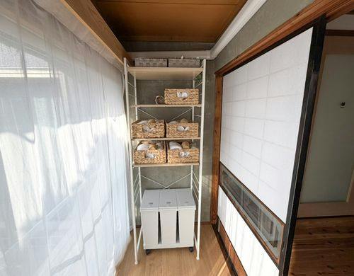 ・個別アメニティは棚にまとめて設置