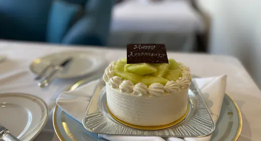 【記念日ステイ】花とケーキでお祝い!大切な人と・・アニバーサリープラン<朝食付き>