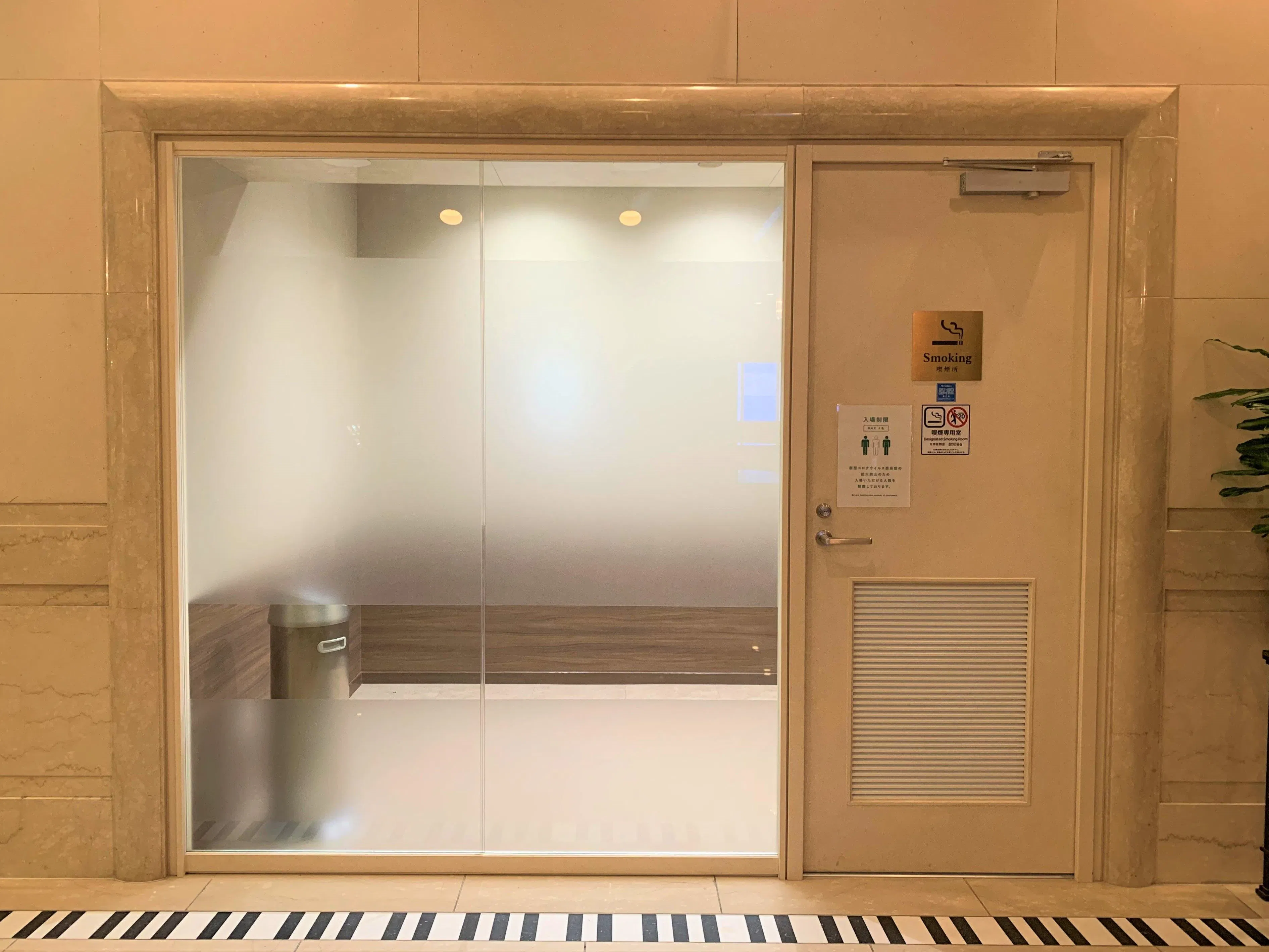 ホテル1階喫煙室
