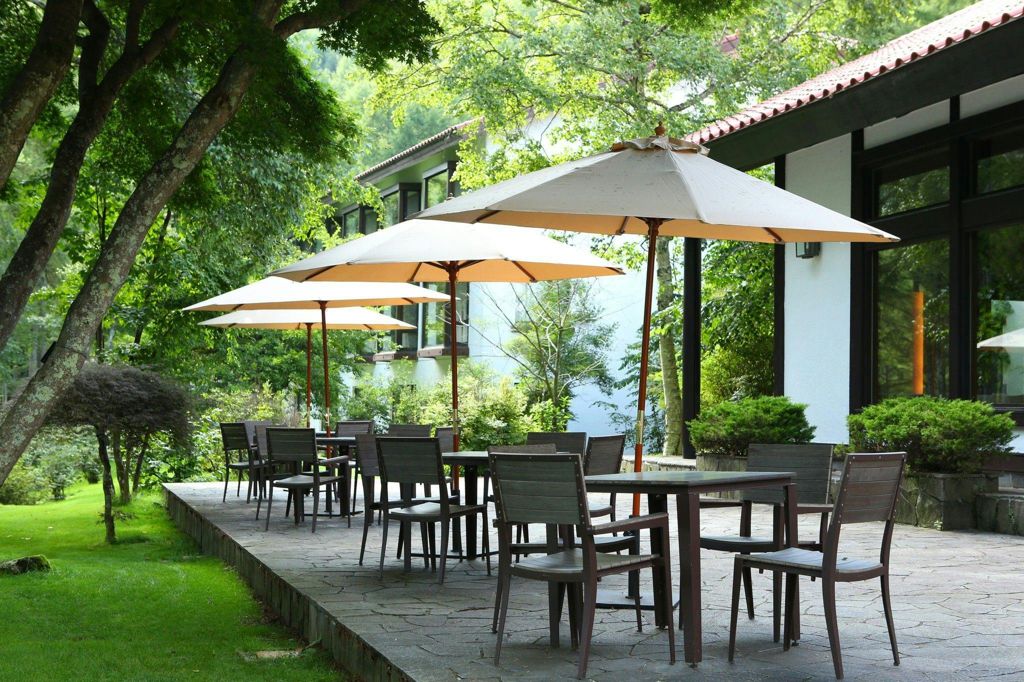 ラウンジのガーデンテラス