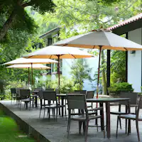 ラウンジのガーデンテラス