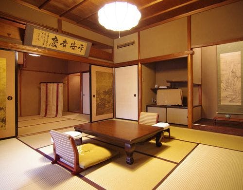 本館8帖＋控えの間