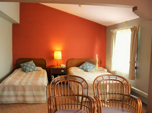 半雙人床與單人床的組合