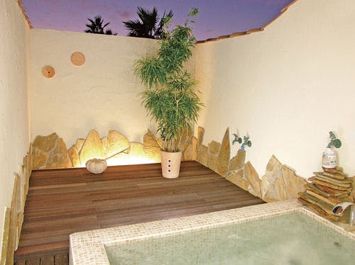 黃昏降臨時。私人露天溫泉。