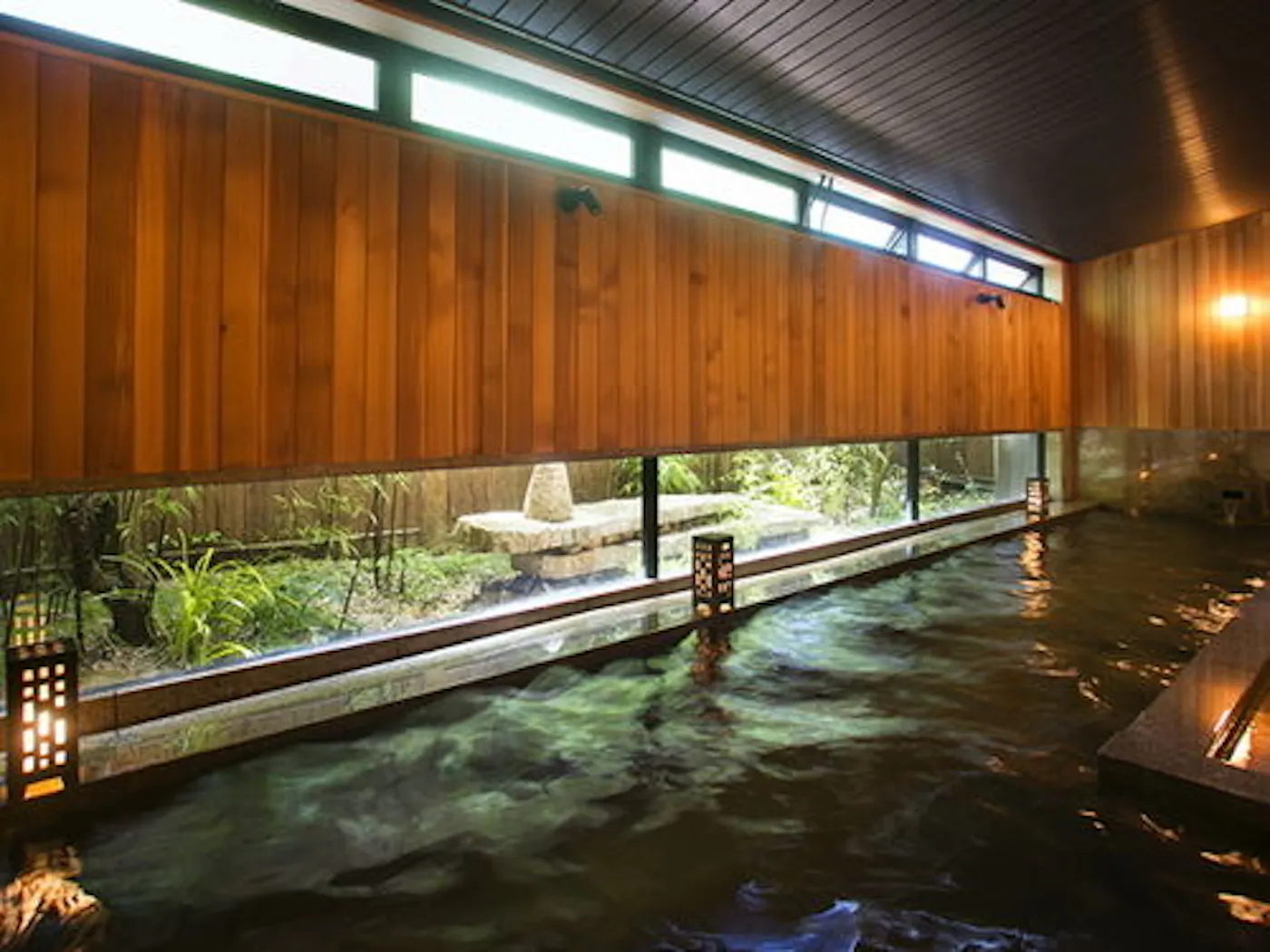 本陣平野屋 花兆庵：大浴場