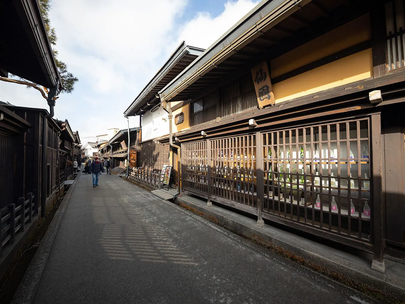 本陣平野屋 花兆庵：高山の古い町並み