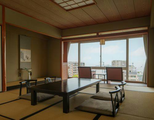 本館 ／上層階 和室10畳　客室一例