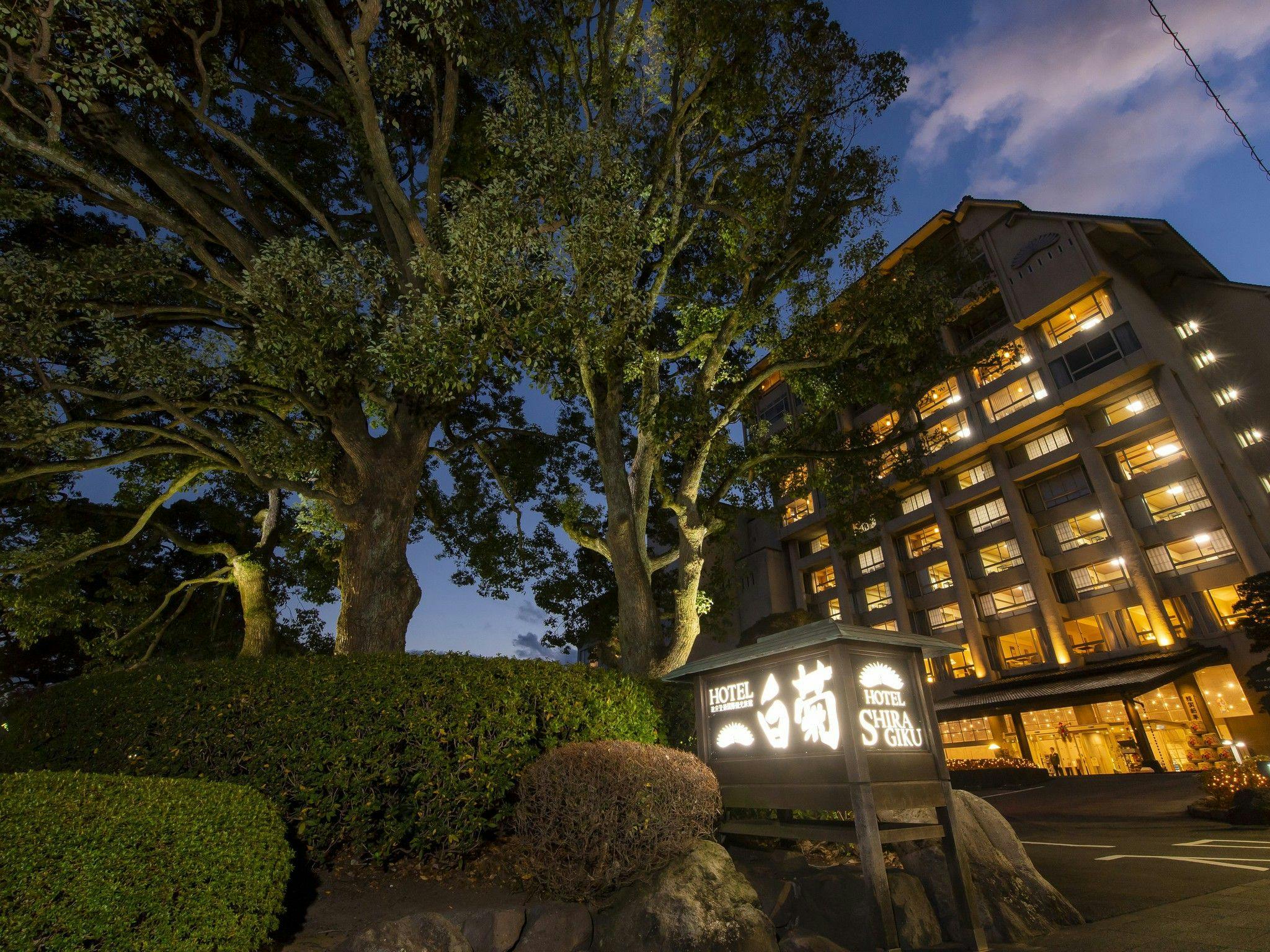 Hotel Shirogiku Eksterior (Malam)