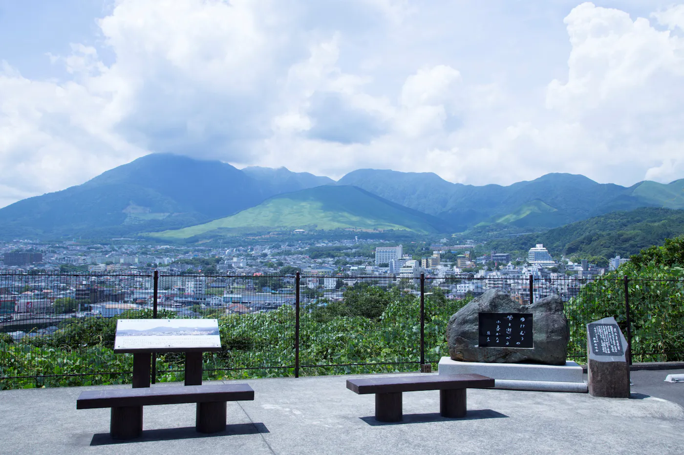別府温泉 ホテル白菊：別府の街と山並み