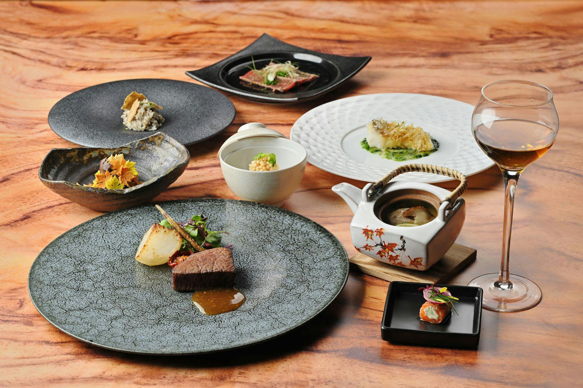 メインダイニング いと桜　サンク サヴール ディナー＆ホテルステイ（夕朝食付き）