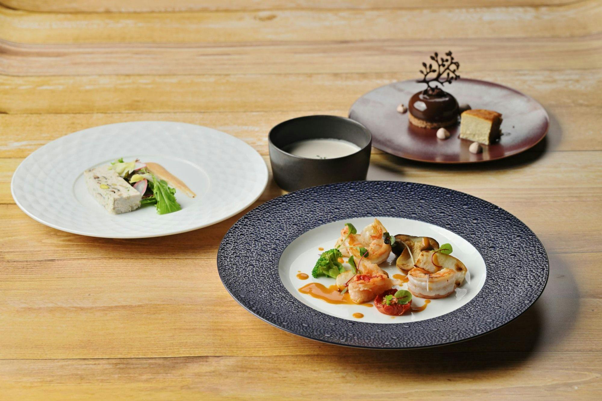 เพลิดเพลินกับเกียวโตแบบสบาย ๆ ด้วยคอร์สดินเนอร์มื้อเย็น! (รวมอาหารเย็นและอาหารเช้า)