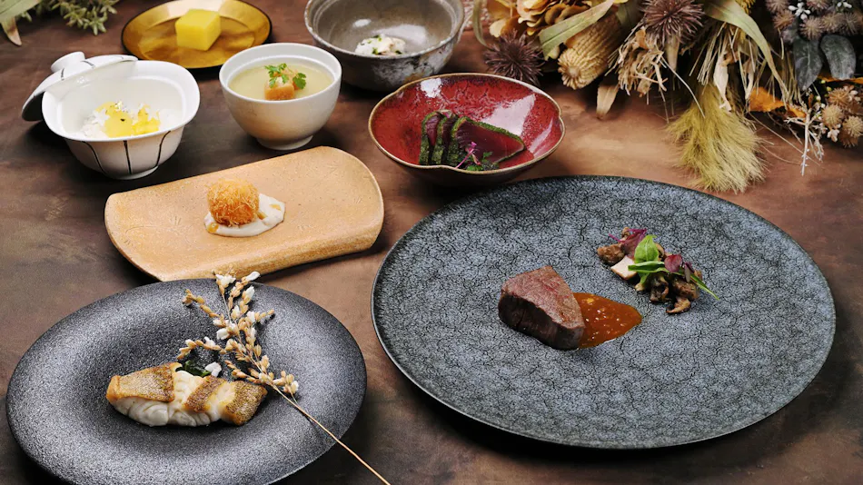 The Prince Kyoto Takaragaike, Autograph Collection
