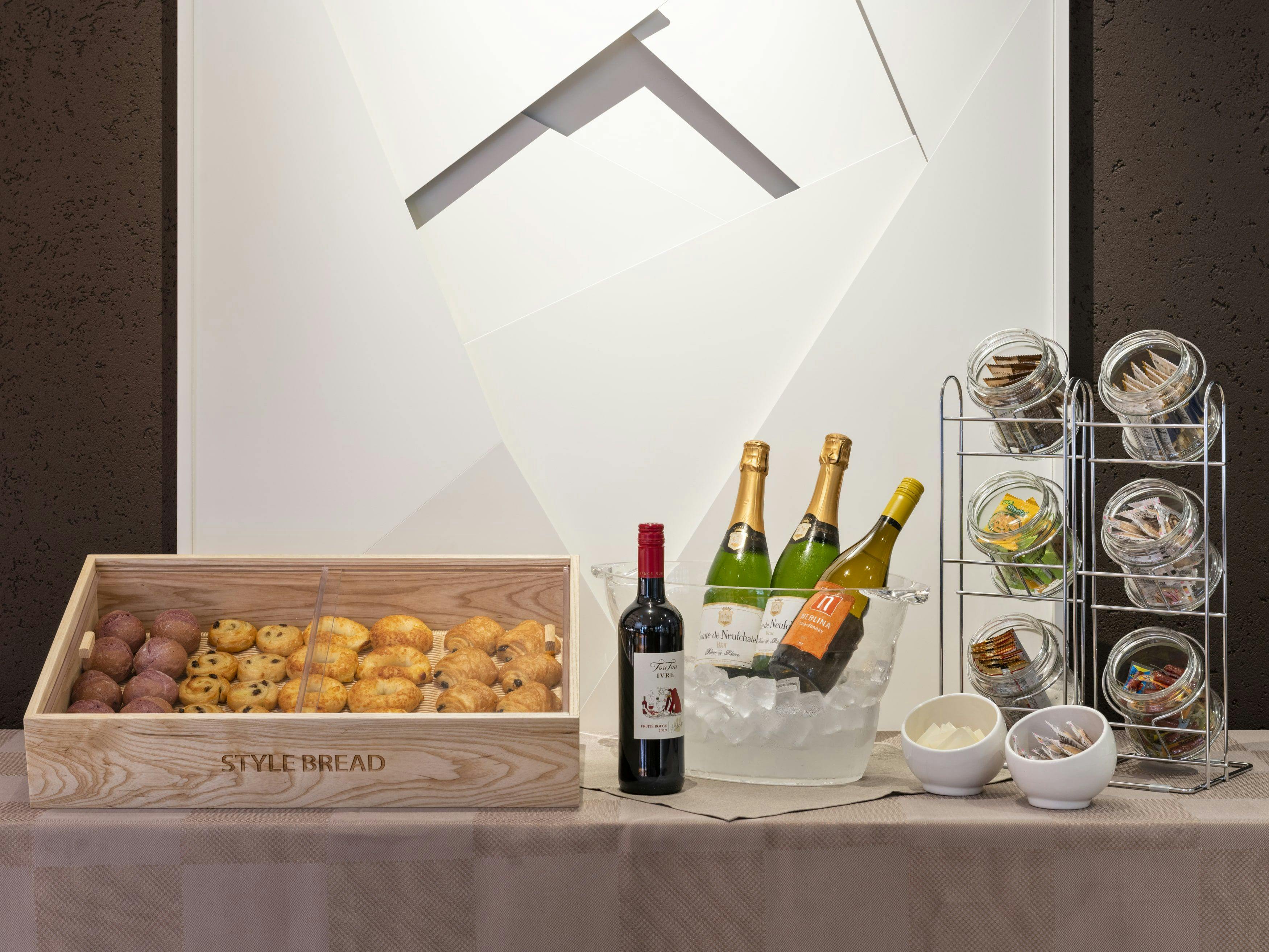 【บริการเลานจ์สำหรับผู้เข้าพักเท่านั้น】