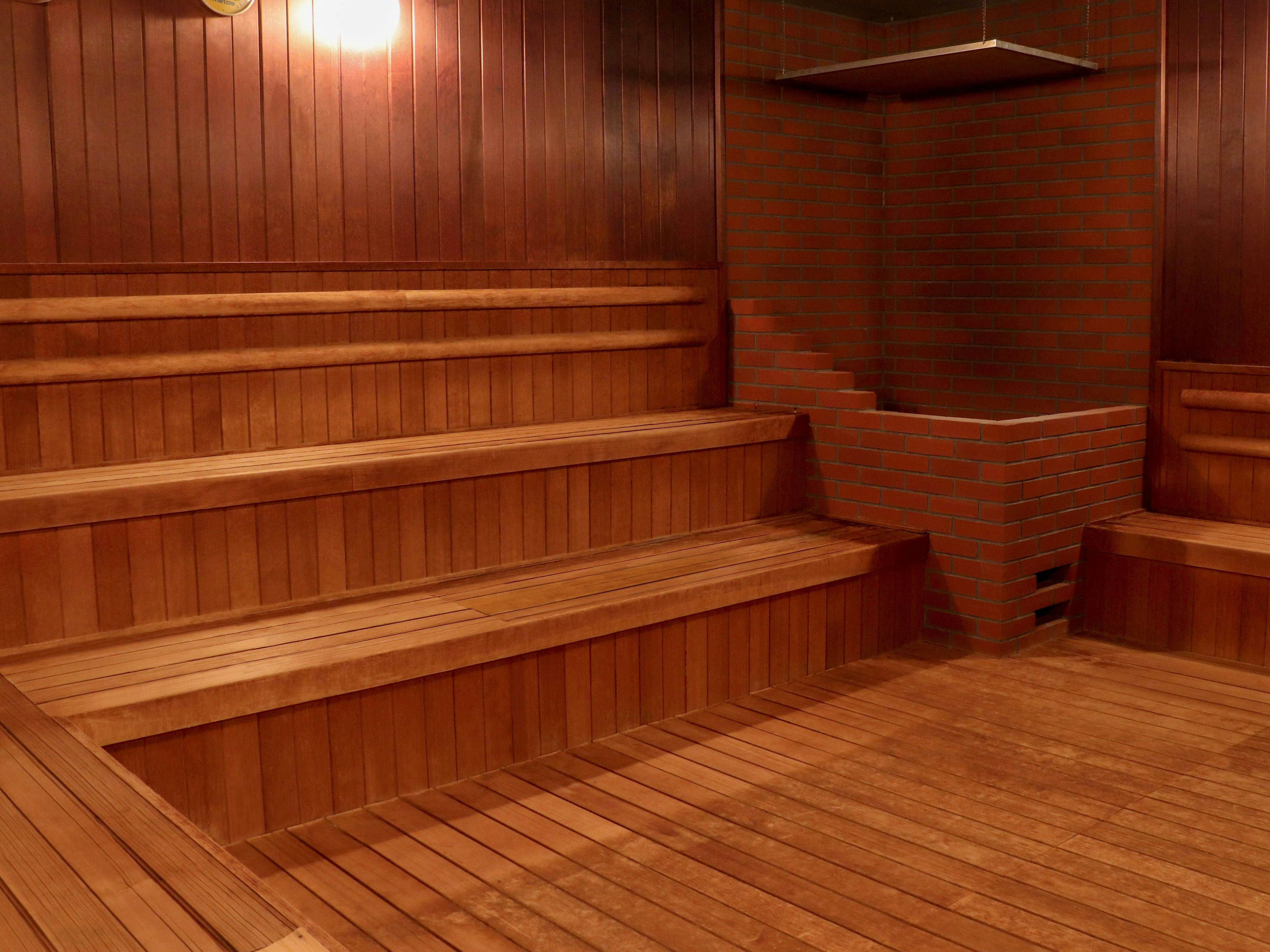 ซาวน่าที่ใหญ่ที่สุดในโรงแรมในเมือง.